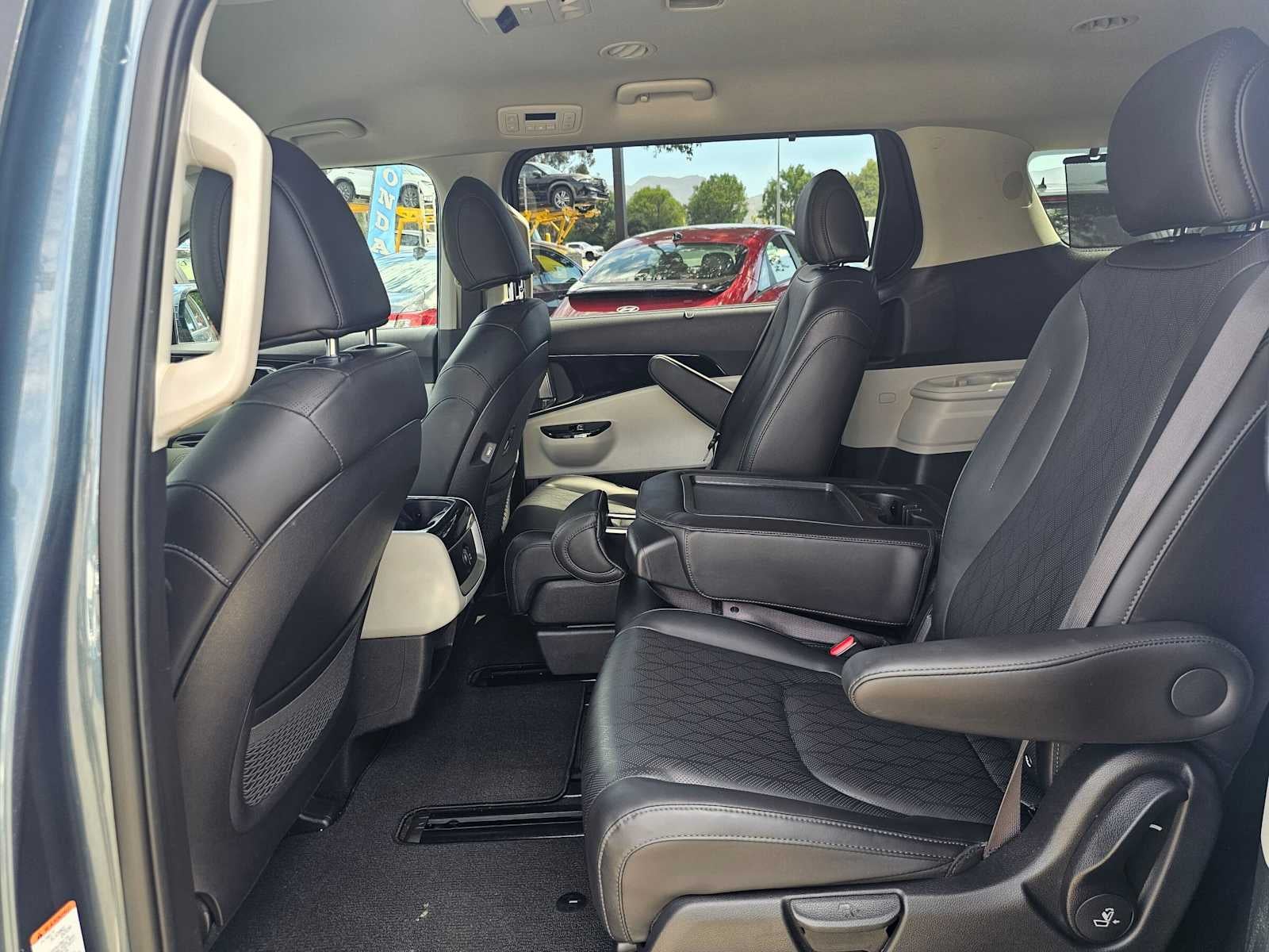 2024 Kia Carnival EX