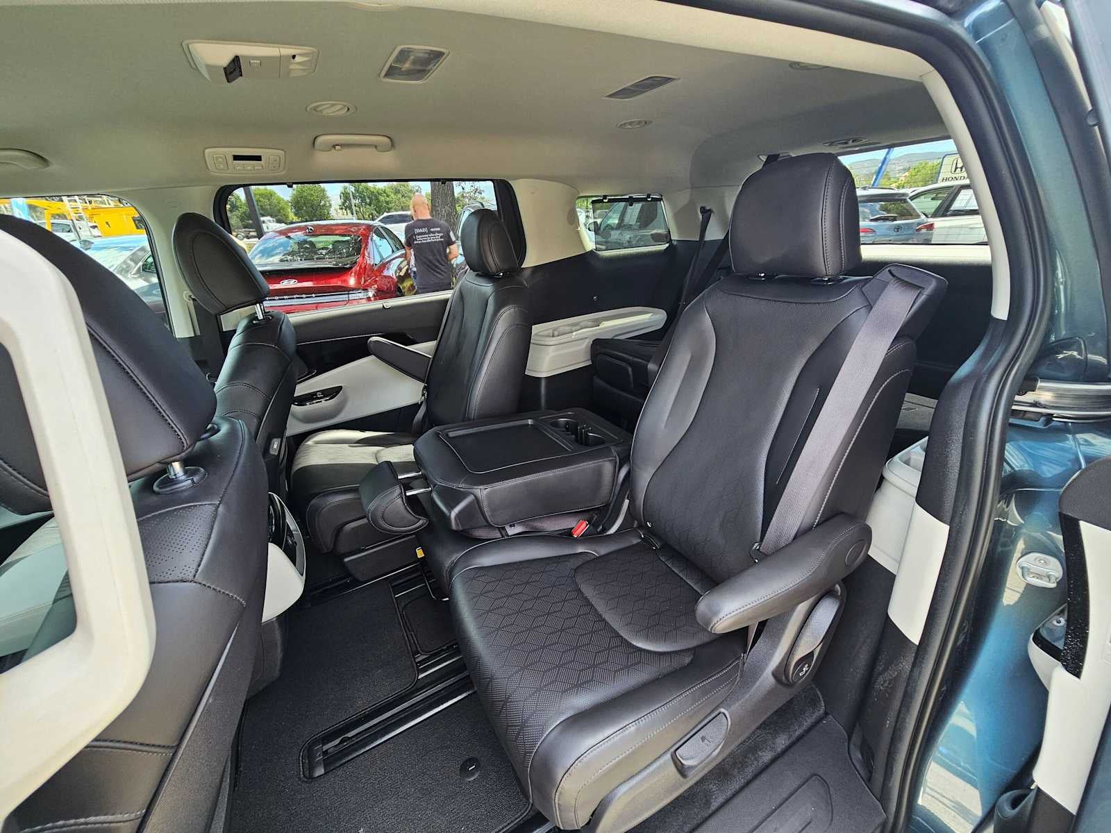 2024 Kia Carnival EX