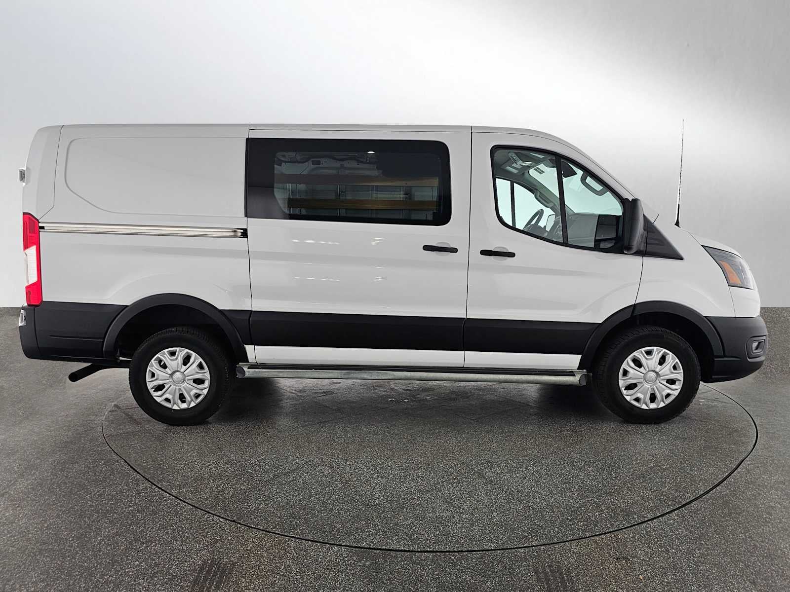 2024 Ford Transit T-250 130" Low Rf 9070 GVWR RWD
