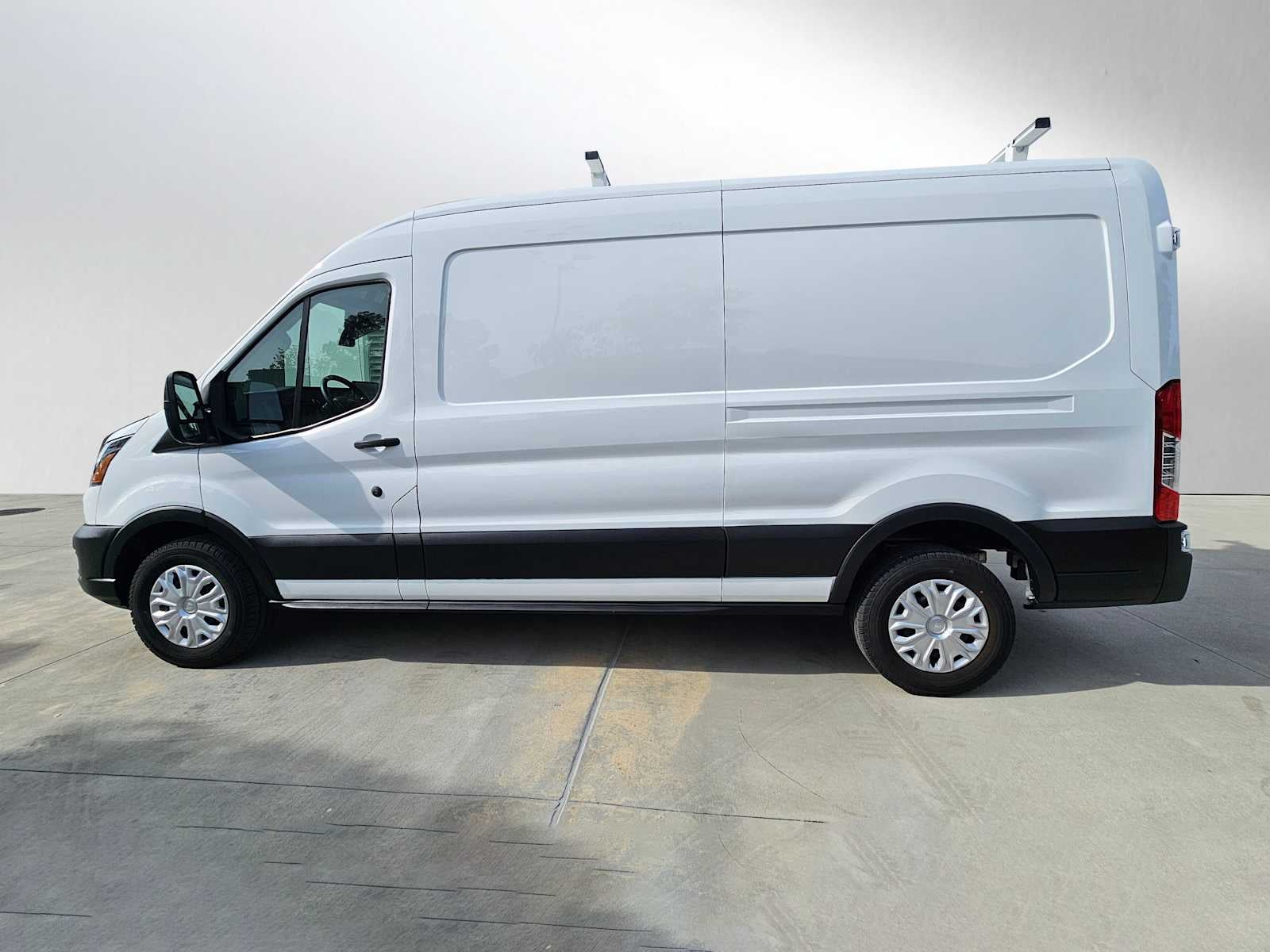 2023 Ford E-Transit Cargo Van T-350 130" Med Rf 9500 GVWR RWD