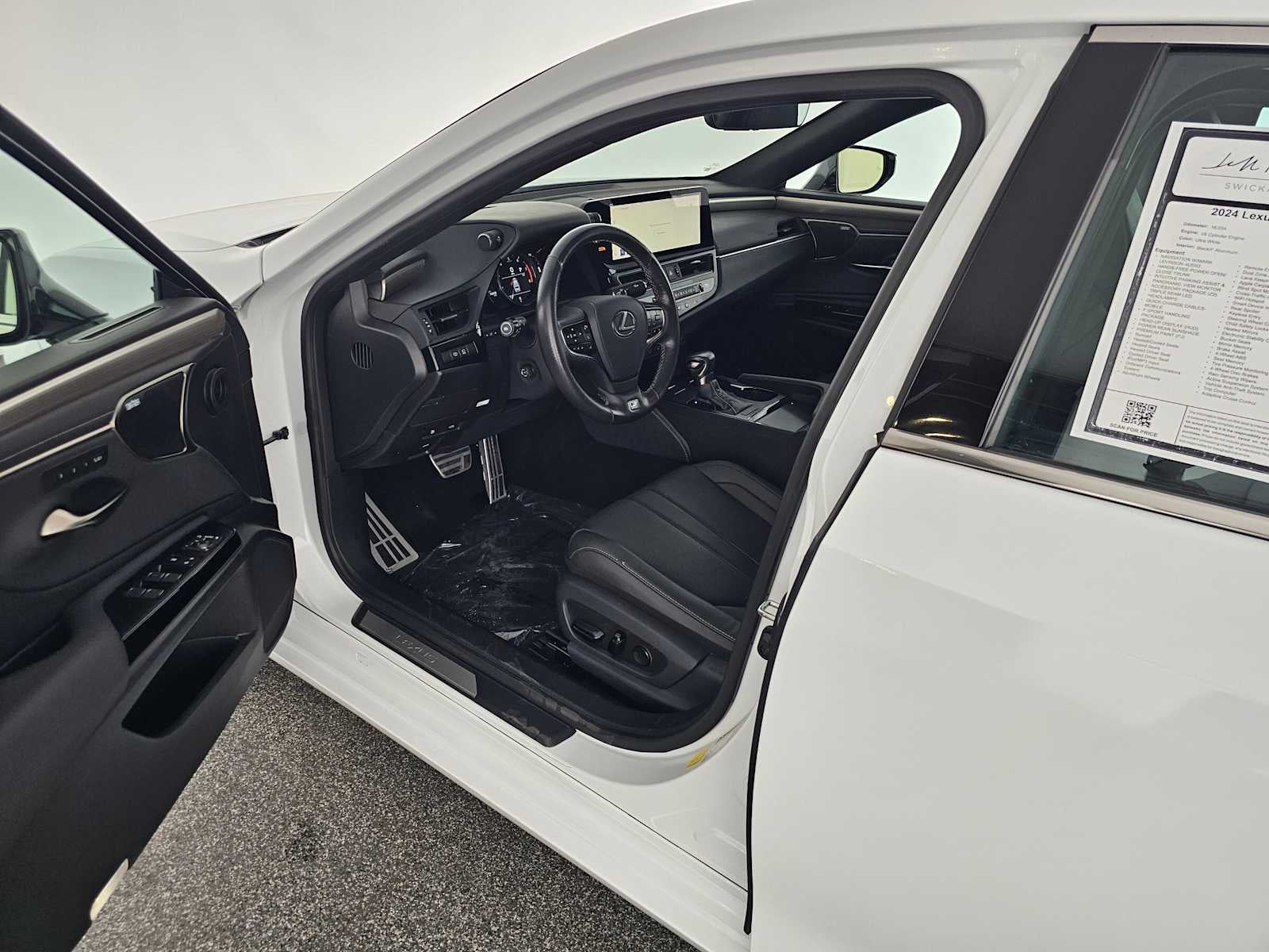 2024 Lexus ES F SPORT Handling