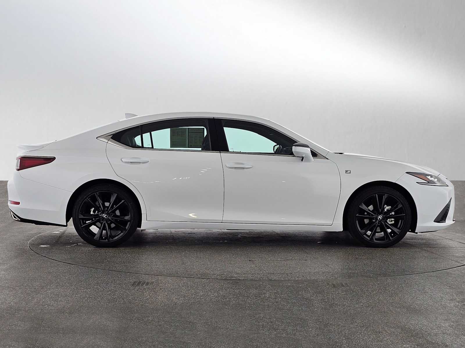 2024 Lexus ES F SPORT Handling