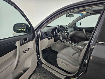 2013 Toyota Highlander SE
