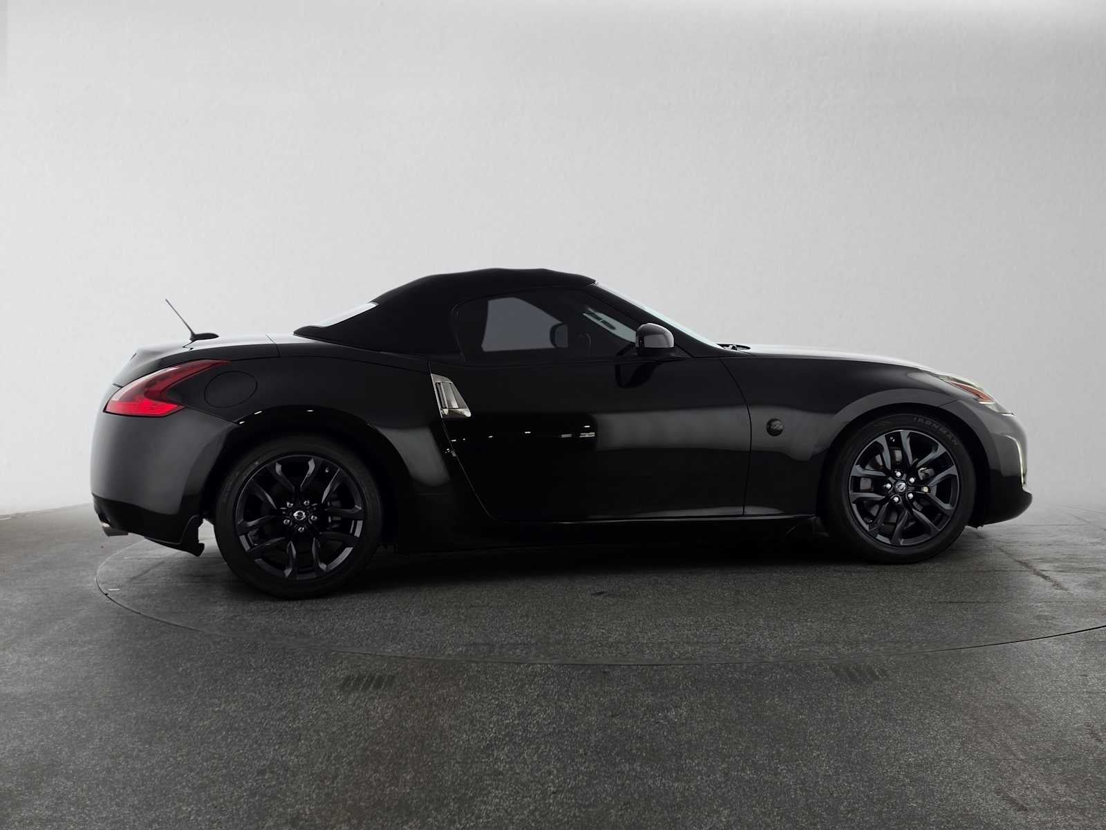 2018 Nissan 370Z Roadster Touring