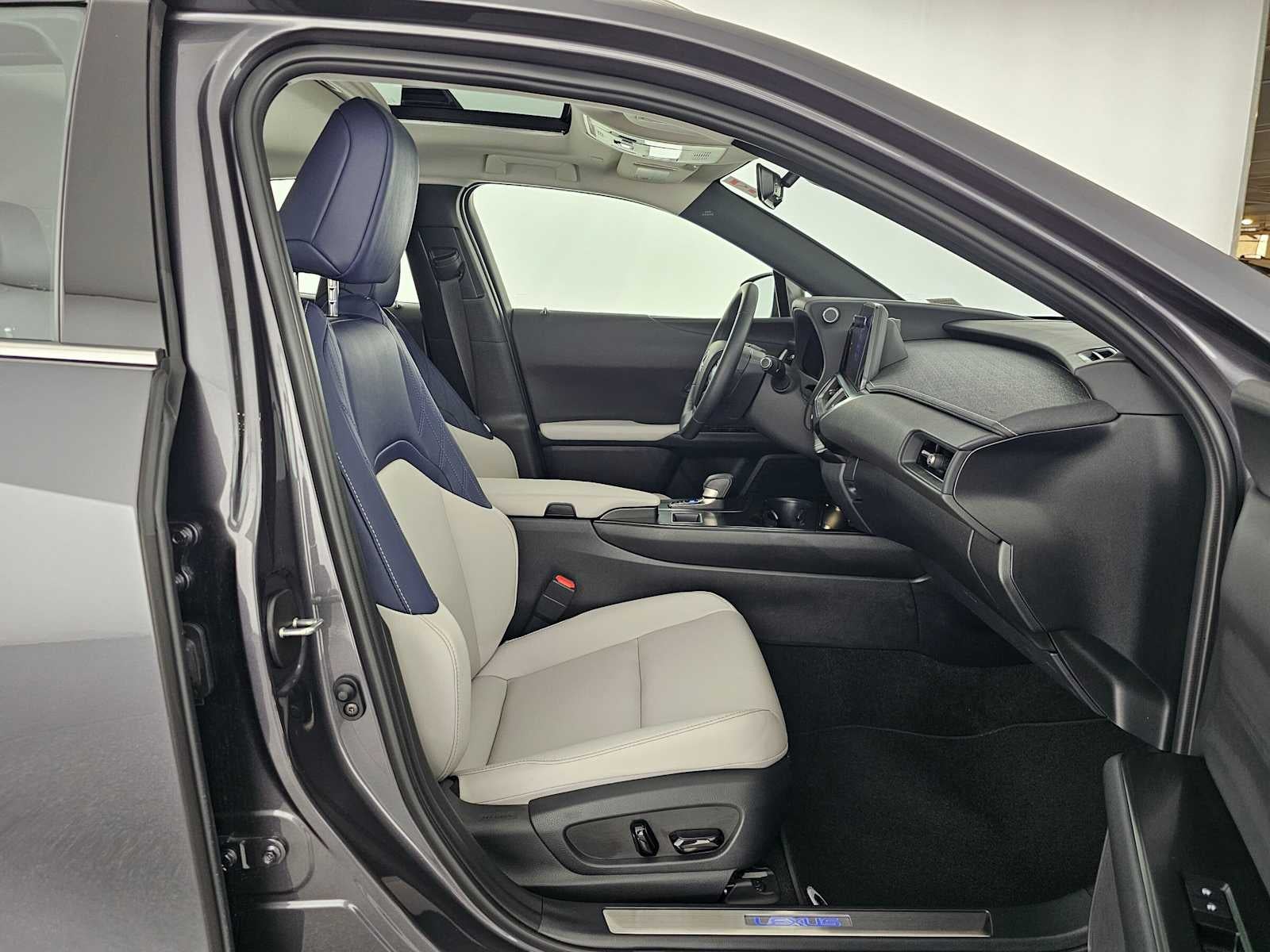 2025 Lexus UX 300h UX 300h