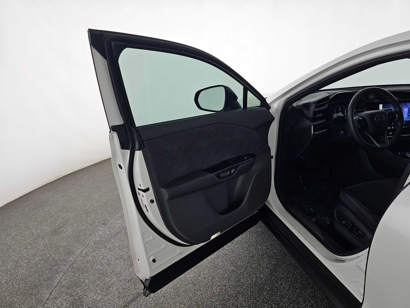 2023 Lexus RZ 450e Luxury