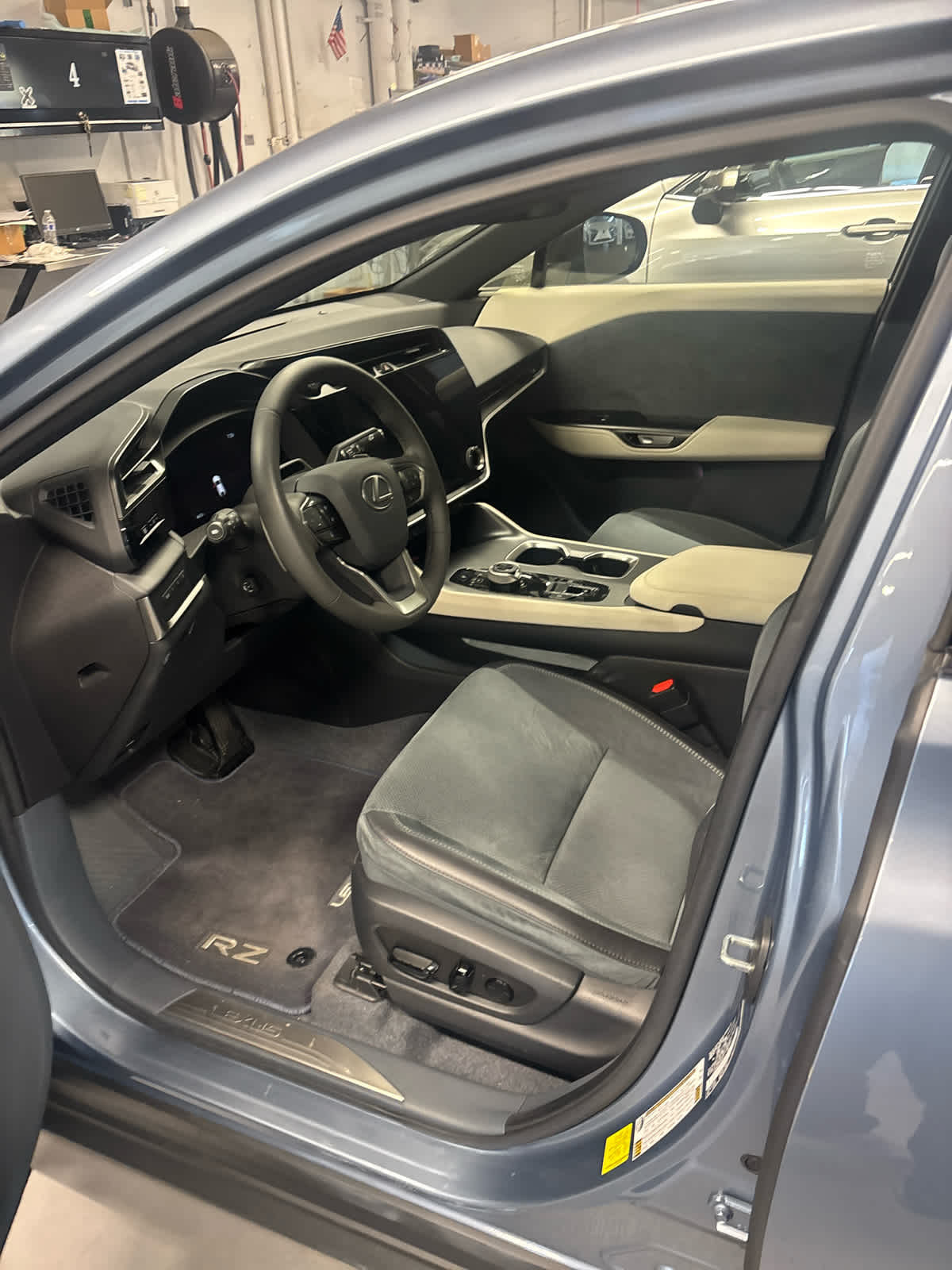 2023 Lexus RZ 450e Luxury