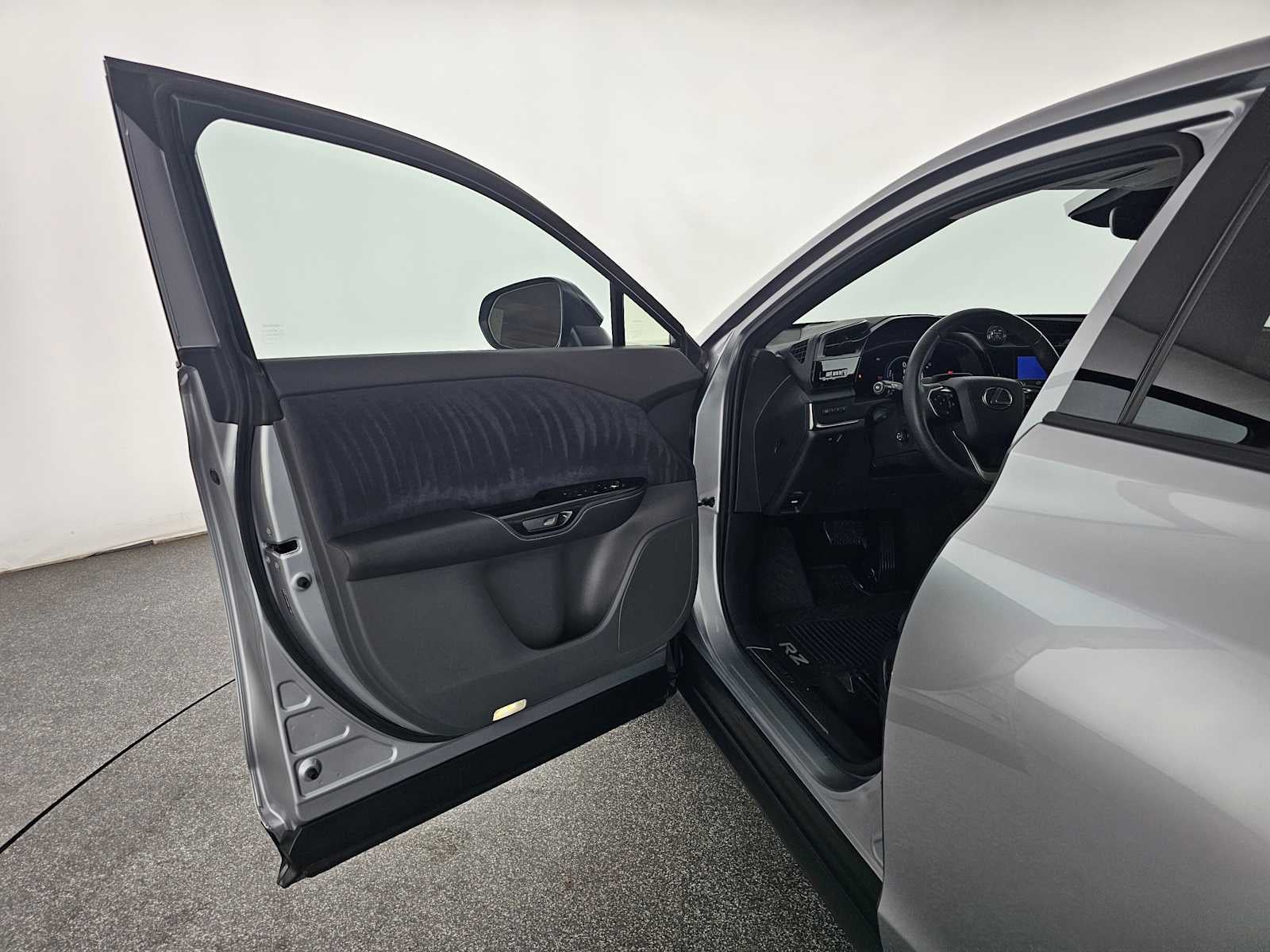 2023 Lexus RZ 450e Luxury