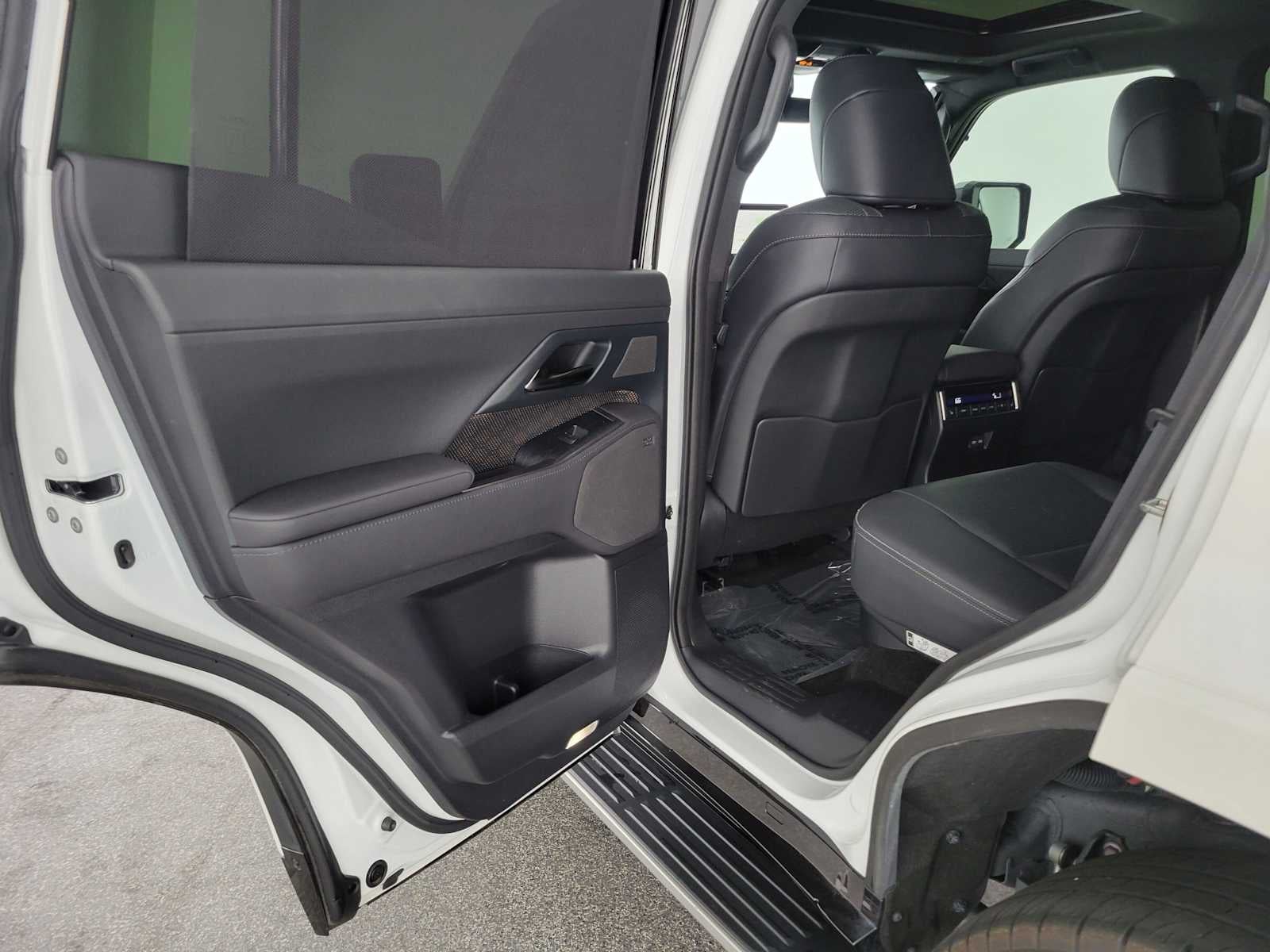 2024 Lexus GX Luxury - Photo 18