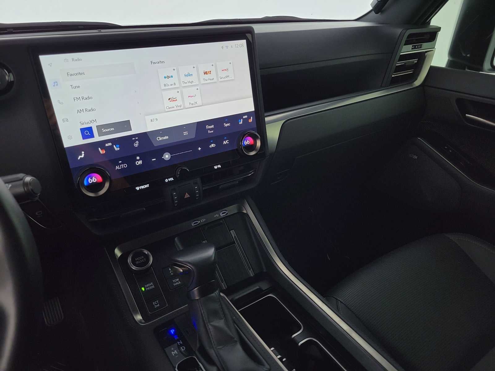 2024 Lexus GX Luxury - Photo 28