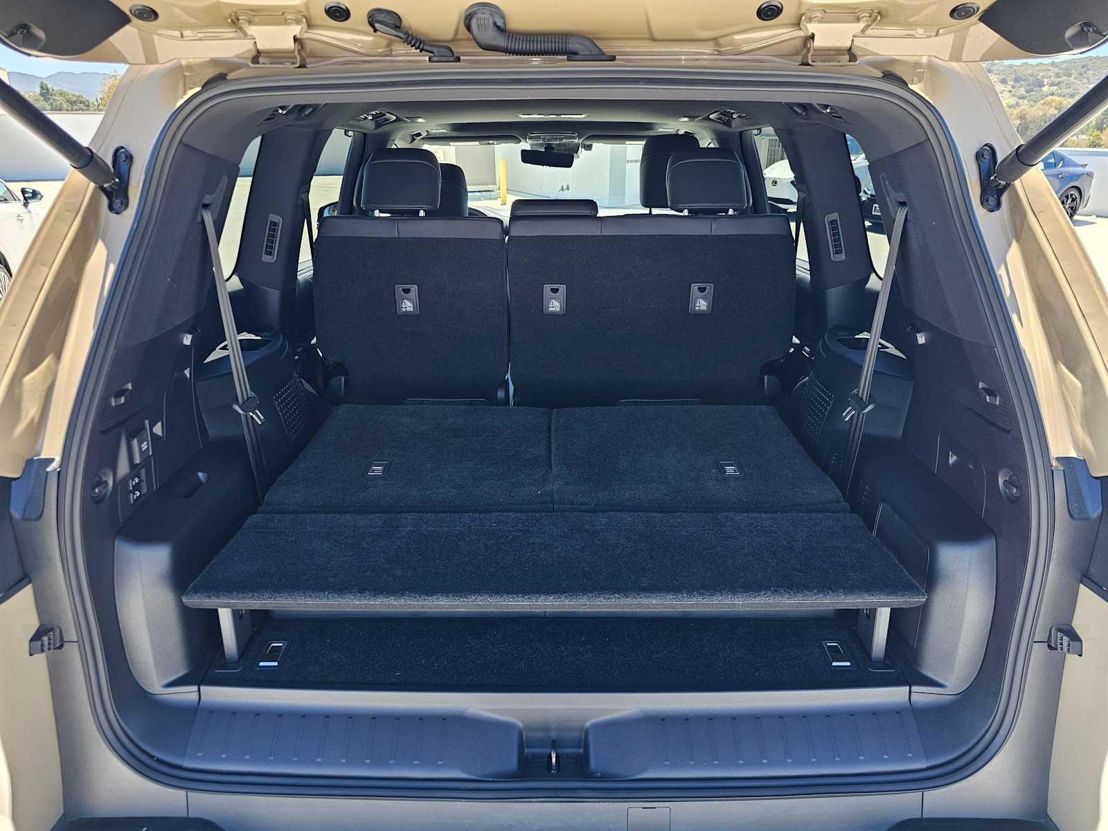 2025 Lexus LX 700h Overtrail