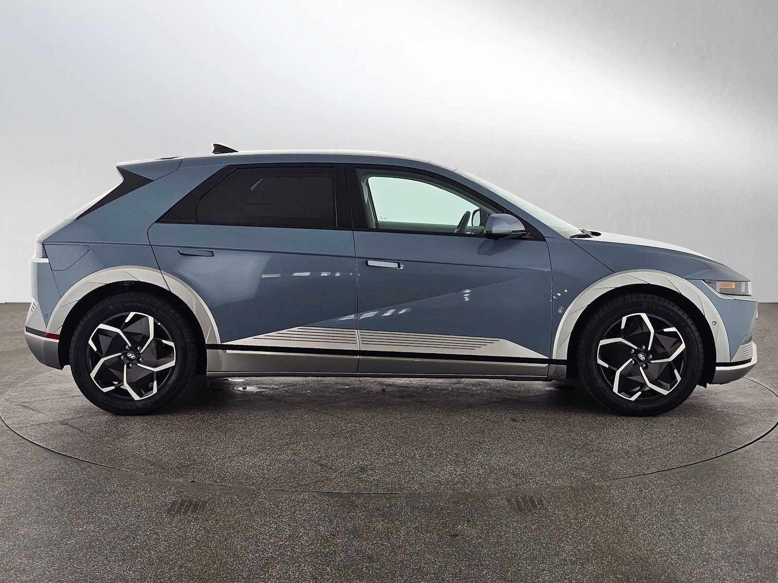 Used 2024 Hyundai IONIQ 5 Limited with VIN KM8KR4DE5RU301327 for sale in Thousand Oaks, CA