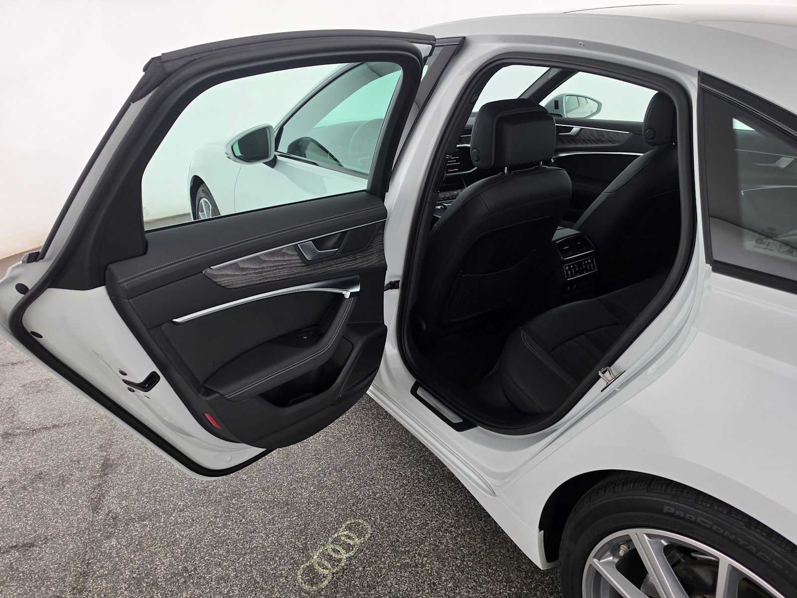 2025 Audi A6 Premium Plus - Photo 15
