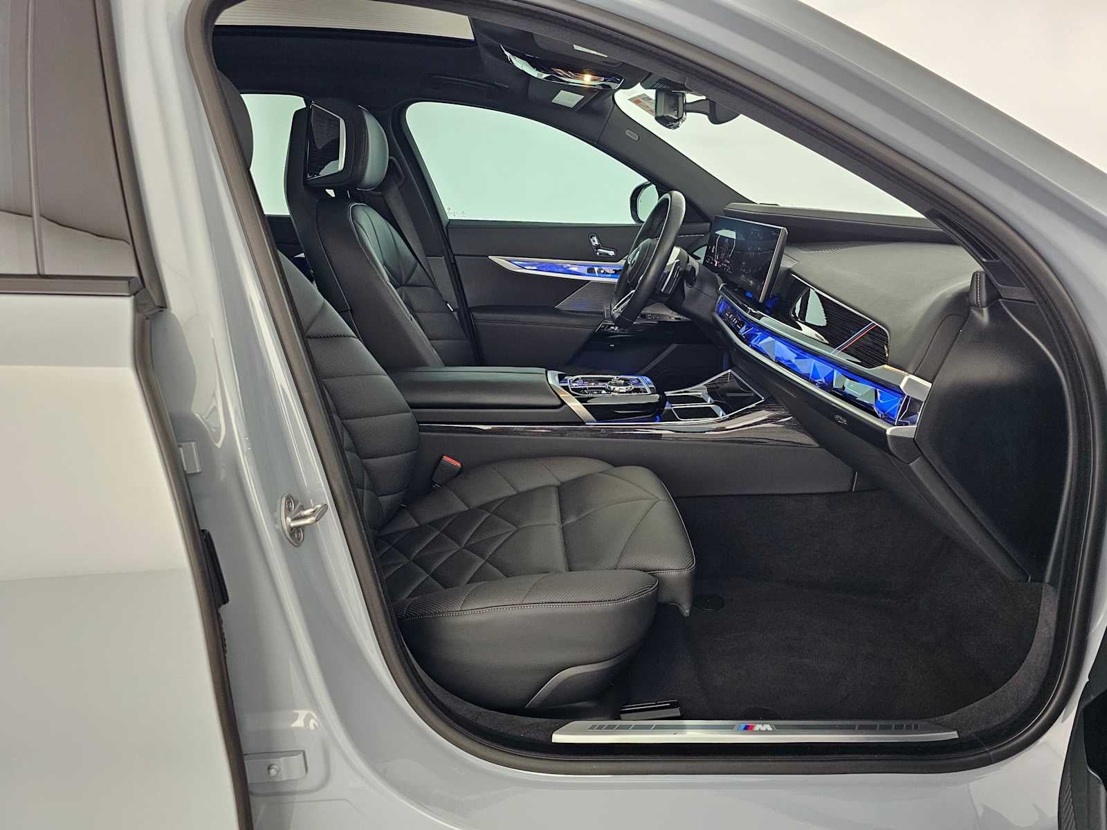 2023 BMW 740i 740i