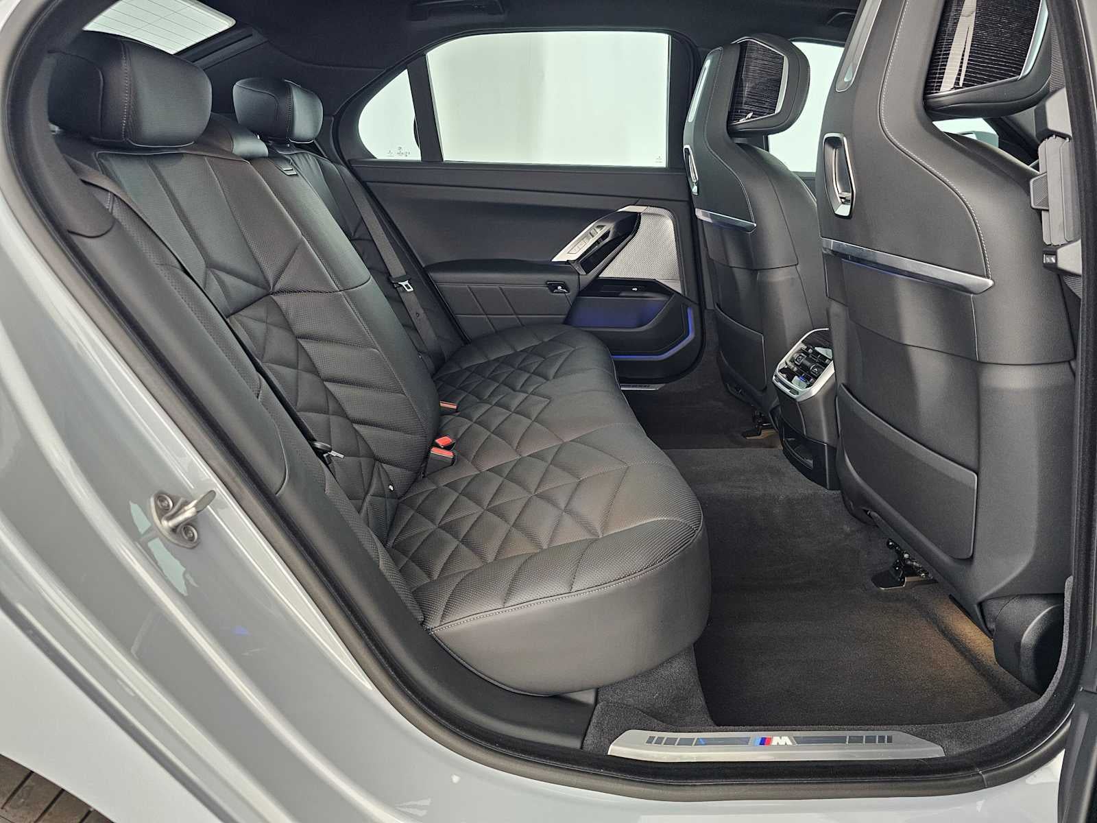 2023 BMW 740i 740i
