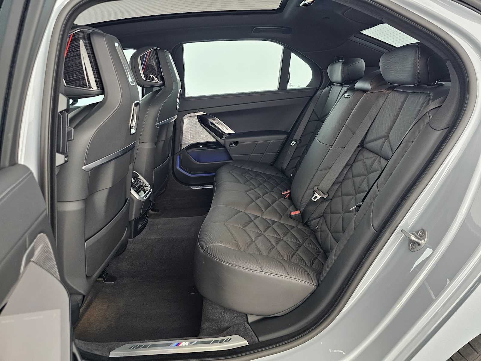 2023 BMW 740i 740i