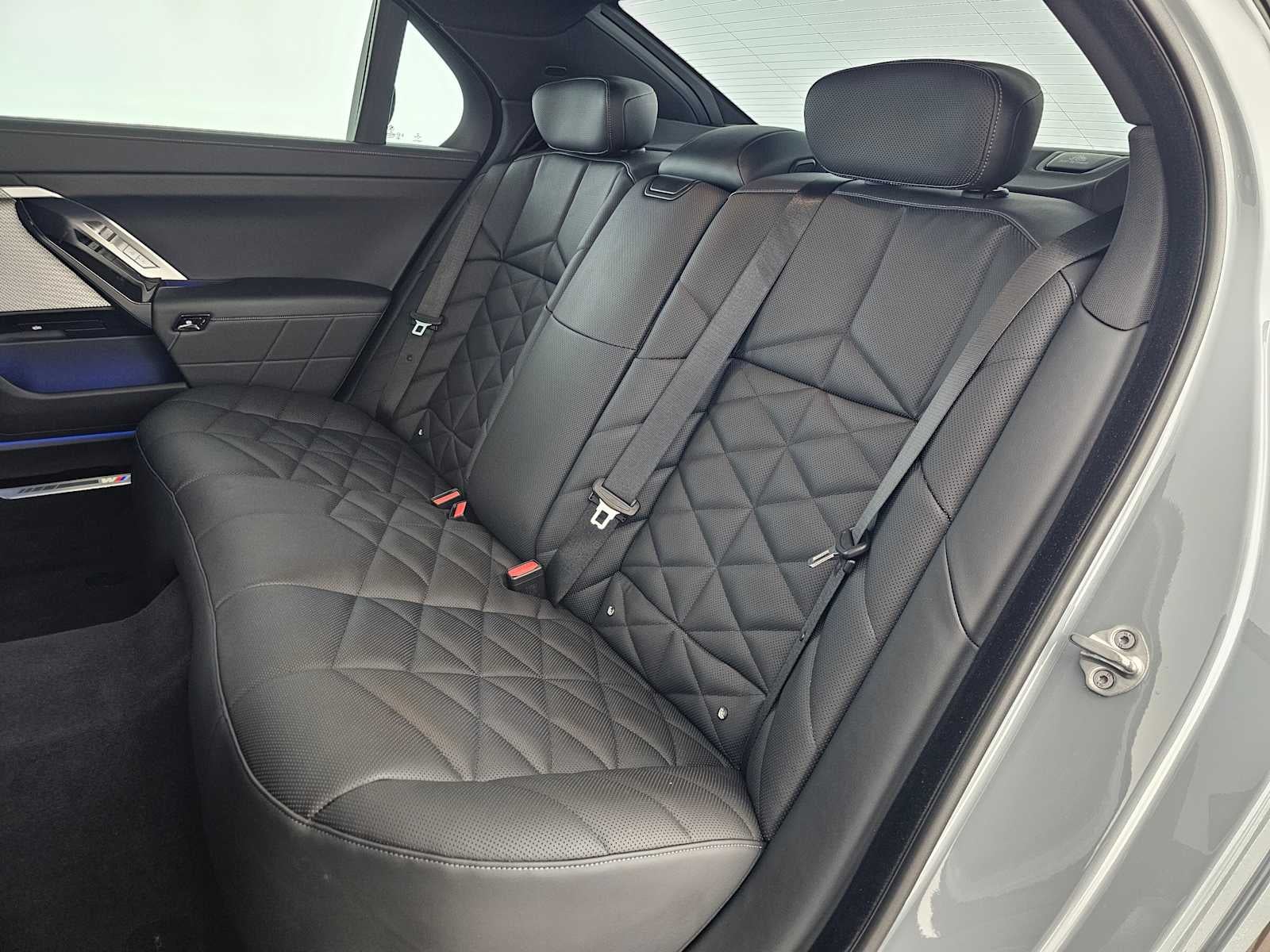 2023 BMW 740i 740i