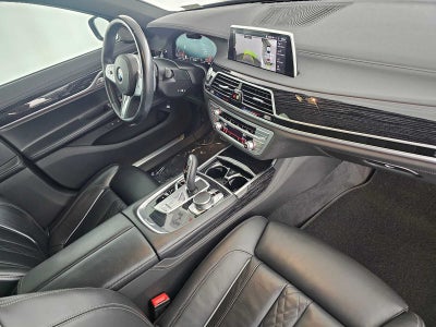 2022 BMW 7 Series 740i