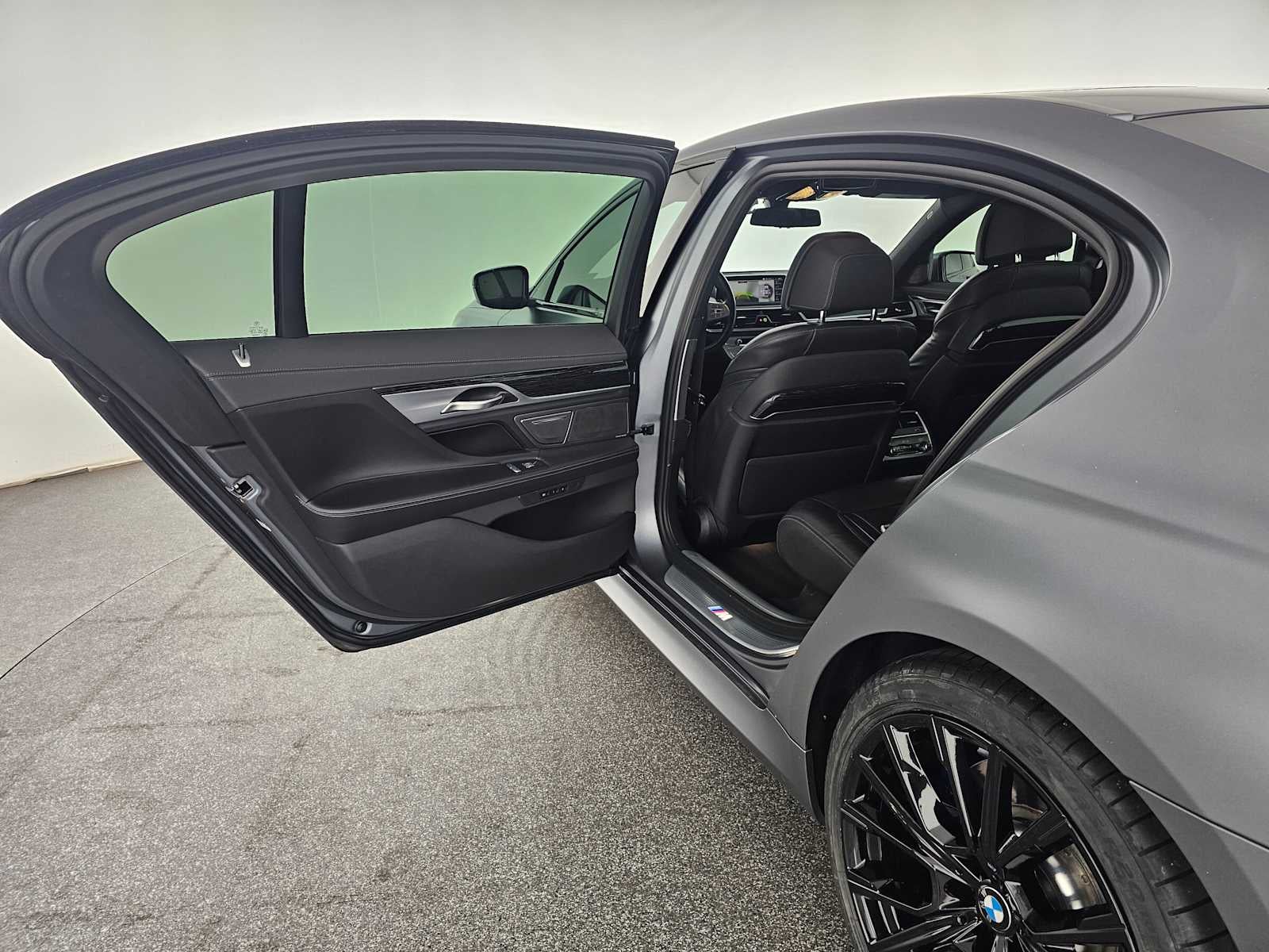 2022 BMW 7 Series 740i