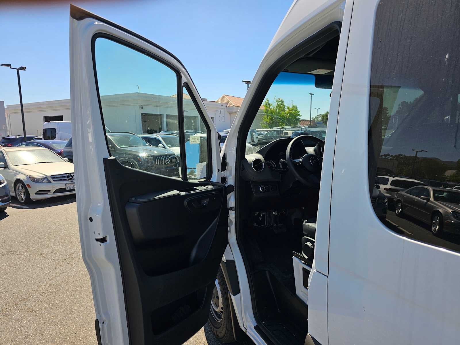 2026 Mercedes-Benz Sprinter 2500 Standard Roof I4 Diesel 144 RWD
