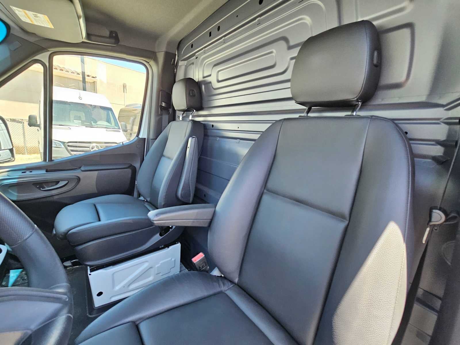 2026 Mercedes-Benz Sprinter 2500 Standard Roof I4 Diesel 144 RWD