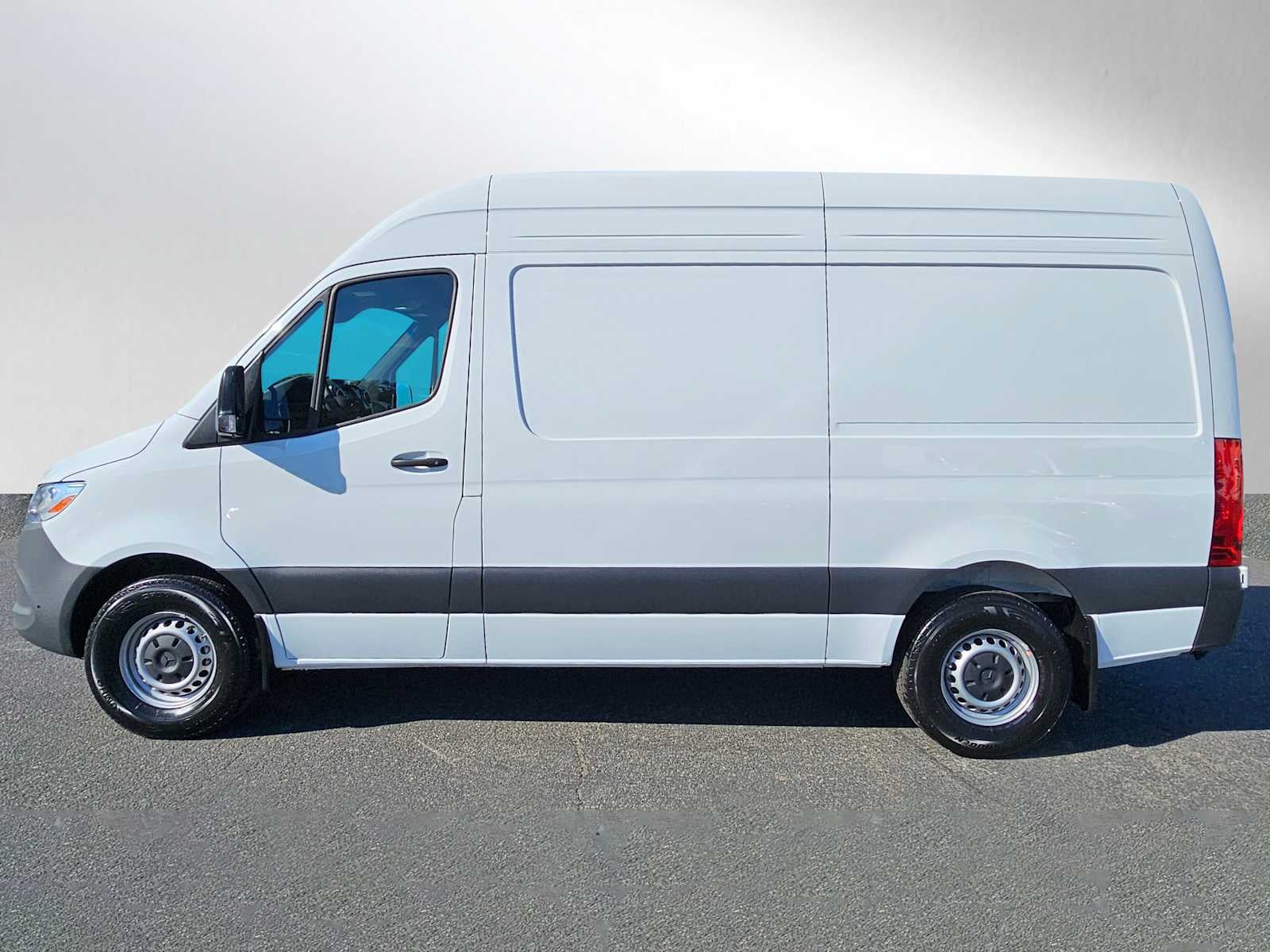 2025 Mercedes-Benz Sprinter Cargo Van 2500 Standard Roof I4 Diesel 144" RWD